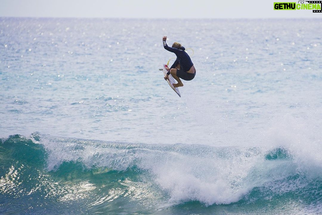 John John Florence Instagram - Photos from the last few weeks 1 Hobie season is over 2 Working through new @vivobarefoot designs 3 what a year on tour looks like @veiasupplies 4 honey from the farm 5 Small waves at home on a @pyzelsurfboards white tiger made from flax 6 testing the @florence_marine_x hooded windshield 7 Wanana Paoa 8 Advice to My Younger Self