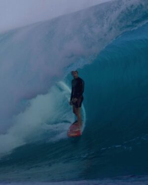 John John Florence Instagram - First wave at Teahupo’o in five years, so stoked to be back here.
_
🎥 @erik_knutson_ @parallelsea