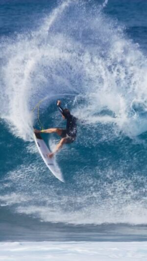 John John Florence Instagram - Been working really hard with the team this last month on getting ready for the year, really stoked where the boards are at. We have brought up the volume and adjusted the tails on some of the boards, as well as riding some bigger fins in search of more power and drive! Can’t wait for the year!!! @pyzelsurfboards @futuresfins @rosswilliamshawaii @erik_knutson_ 
🎥 @jarebutter