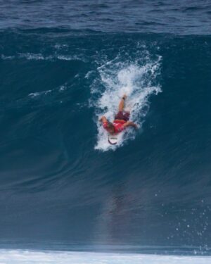 John John Florence Instagram - Pipeline with one other person will never get old! Stoked to be in a final right here at home to start the year. Congrats @barronmamiya on the win! Super inspired by the women as well this whole event @bettylou.sakura.johnson @picklummolly @caitysimmers that was so fun to watch!! Thank you to my wife, family and my whole team for the support this week. Fired up for Sunset!!