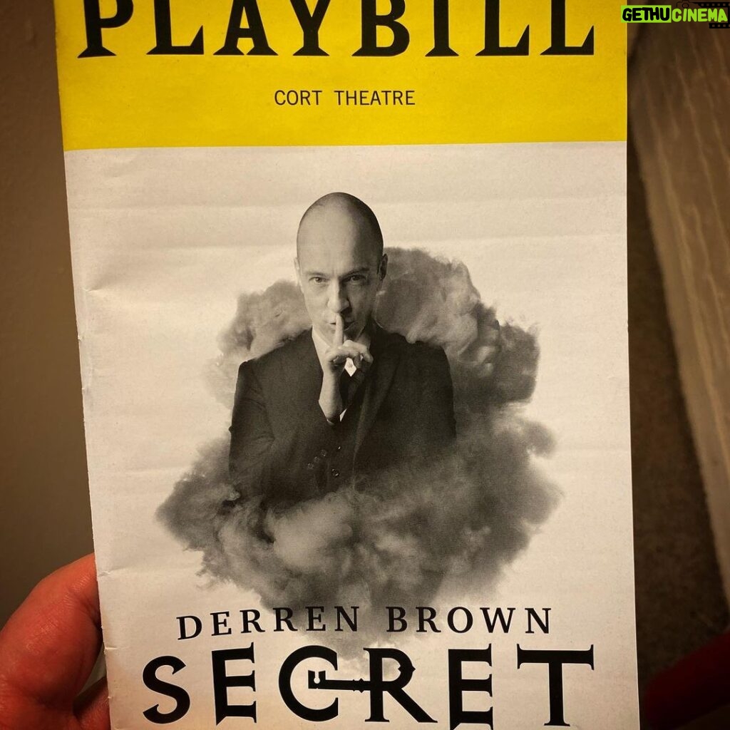 John Krasinski Instagram - Oh my Lordy! Just had my mind BLOWN by the one and only @derrenbrown tonight! If you’re in NYC and want to see one of the greatest shows ever...This is the one!