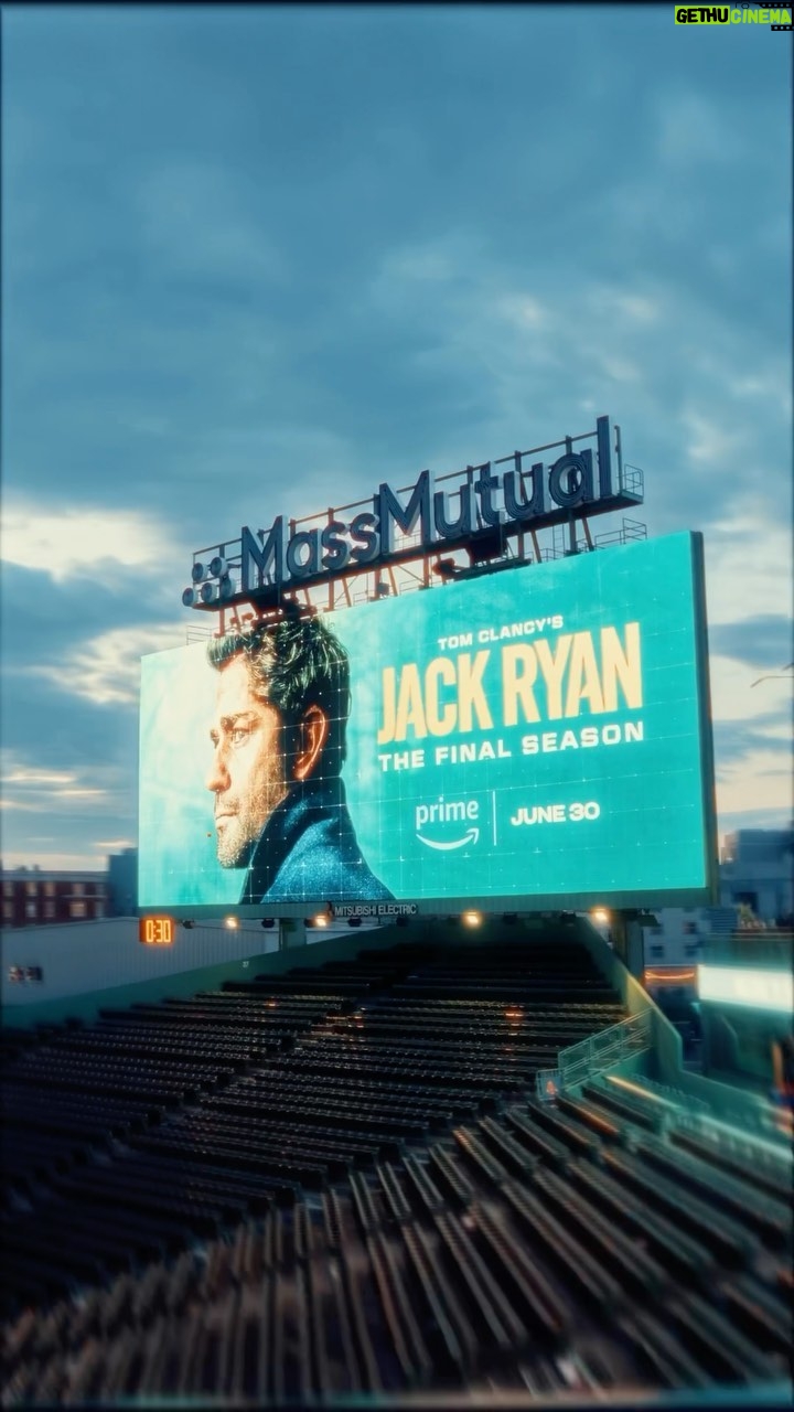 John Krasinski Instagram - Oh what a night! Jack Ryan final season screening at Fenway park! A HUGE thank you to @homebaseprogram @massfallenheroes @theuso for all the incredible work they do! And for hosting an unforgettable night. Final season begins June 30th on @primevideo 🎥: @jonbrandoncruz
