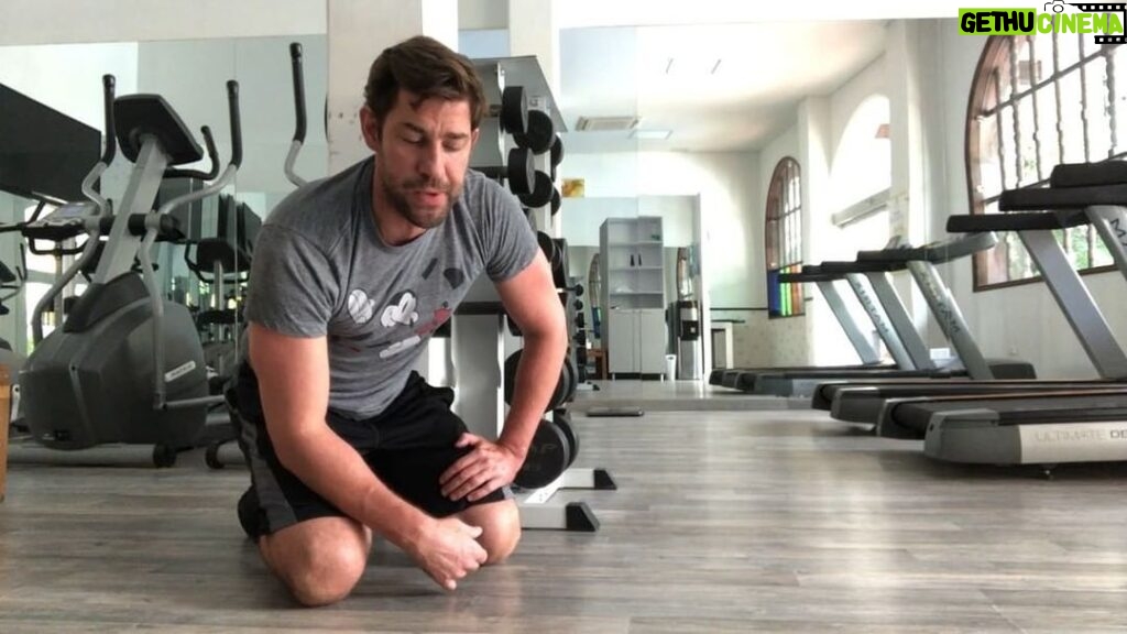 John Krasinski Instagram - Ok, so first vid over a minute. I’m 92 years old. Let’s try this again. Challenged by @prattprattpratt to do 25 push-ups for a great cause called MVP. #MergingVetsandPlayers check it out and donate at www.vetsandplayers.org @therock and @ChrisEvans you’re up!