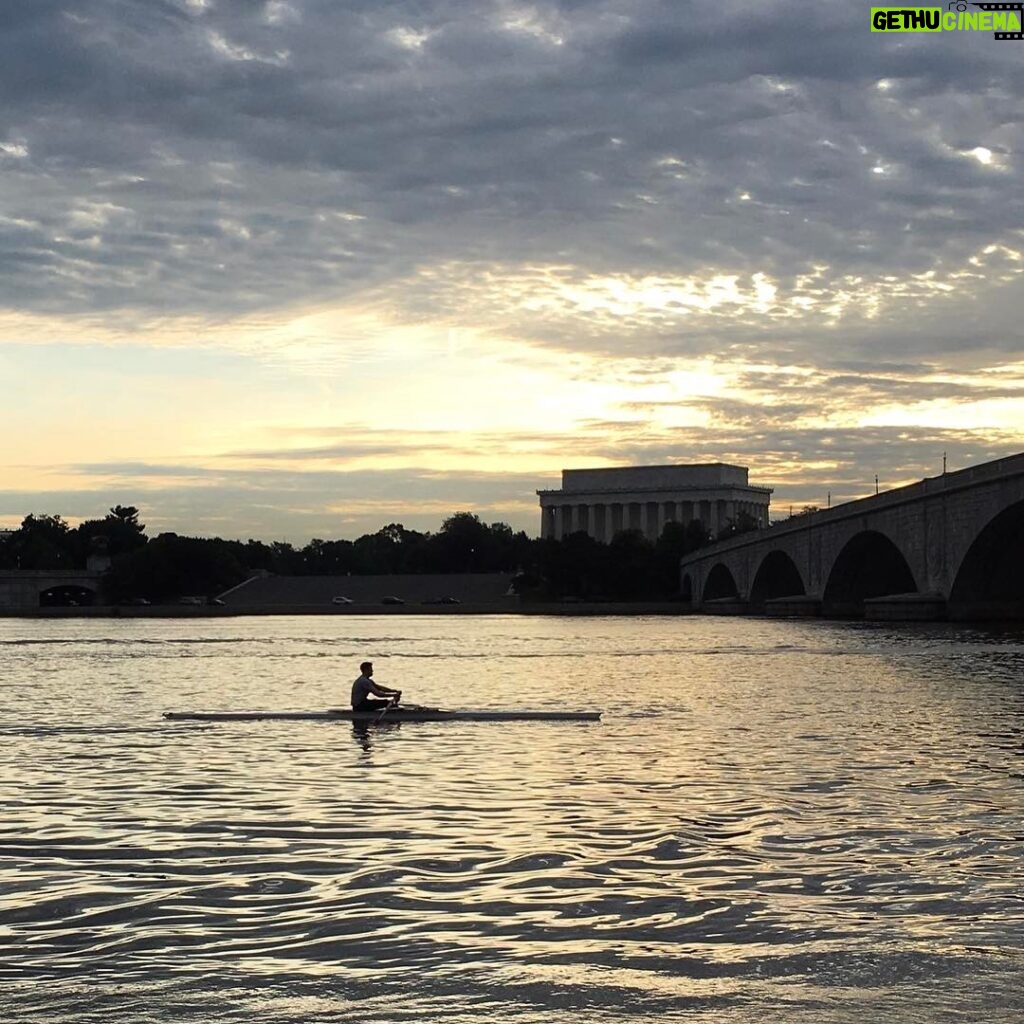 John Krasinski Instagram - Early morning (pretend) workout. #JackRyan comes to D.C.