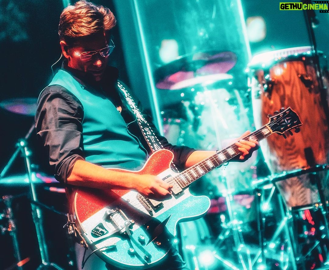 John Stamos Instagram - A.C last night, SOLD OUT, P.A tonight SOLD OUT - and tomorrow @seahearnow SO I guess America really needs America’s band @thebeachboys Excellent pictures by @hurleyhurley Thanks brother. Xoxox