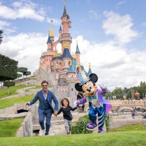 John Stamos Instagram - Some days are just better than others.  Thank you @disneylandparis