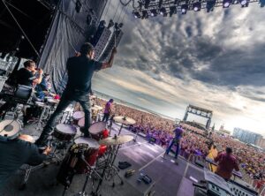 John Stamos Instagram - Hanging with my old buddy, Dave Grohl. Epic day. Crowd was wild. Thank you for having us @seahearnow! @hurleyhurley - your 📸work is stunning ! Check him out.  Also old pal, @kevinmazur.  LOVE @talldaddy90210 and @gibsonguitar - best tubs, @ludwigdrumshq