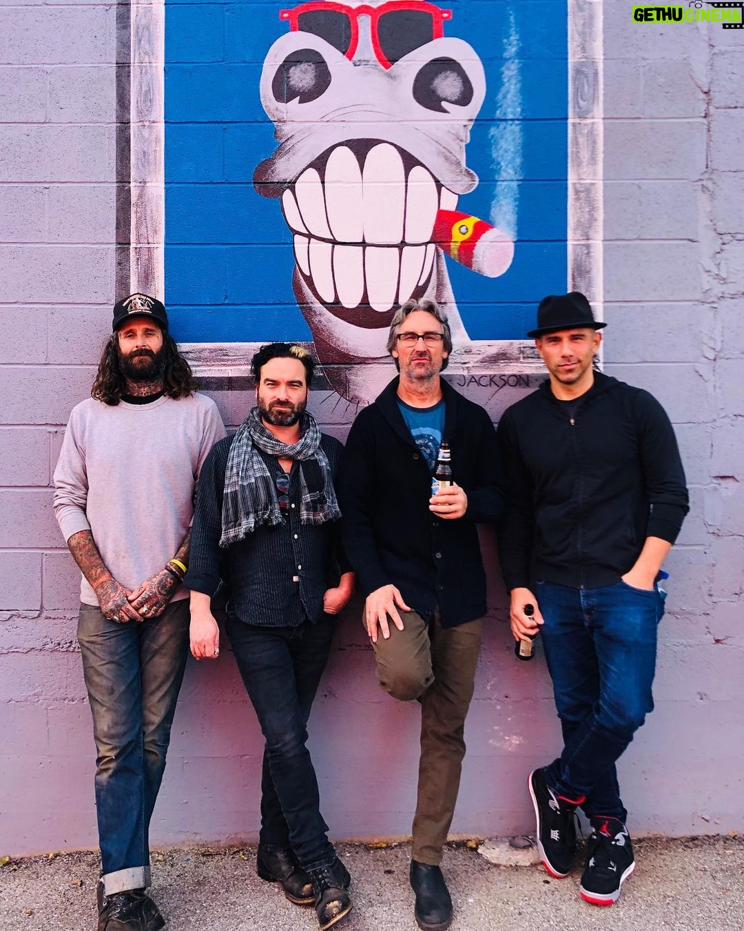 Johnny Galecki Instagram - Gentleman’s afternoon. L-R, @outlaw_picker myself, @mikewolfeamericanpicker and the birthday boy, @billydec