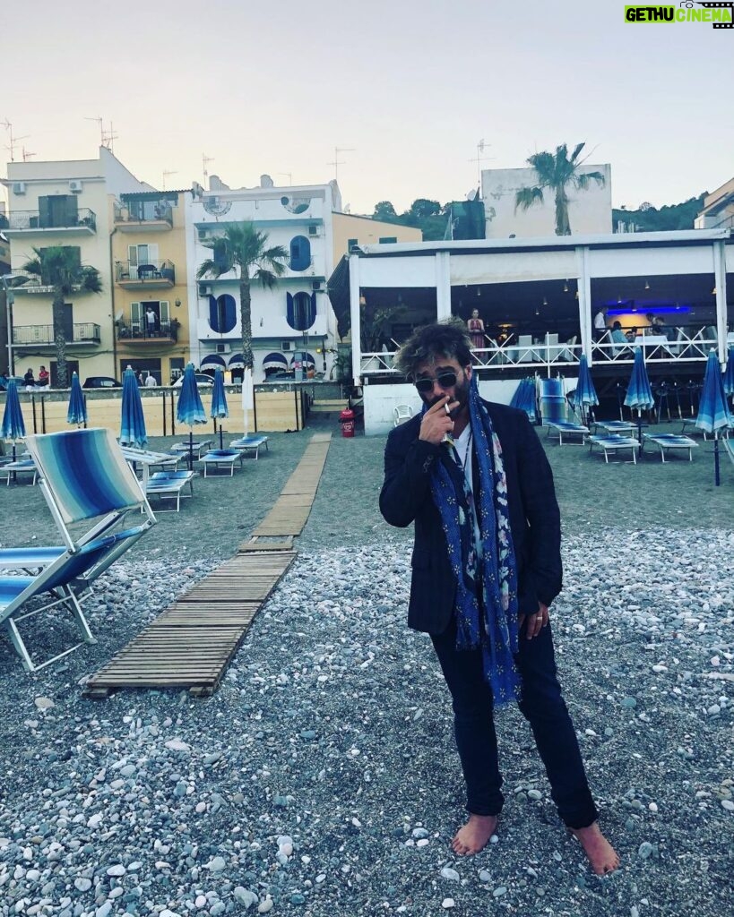 Johnny Galecki Instagram - I ❤ you, Sicily. Thank you for an unforgettable night, Nino. #motherland #catania #notsmokingisnoteasyinEurope #angelovermyshoulder 📸: @nicolestark