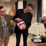 Johnny Galecki Instagram - The incomparable #chucklorre on clapboard for the final take of the final live scene of the final episode. @bigbangtheory_cbs ❤️