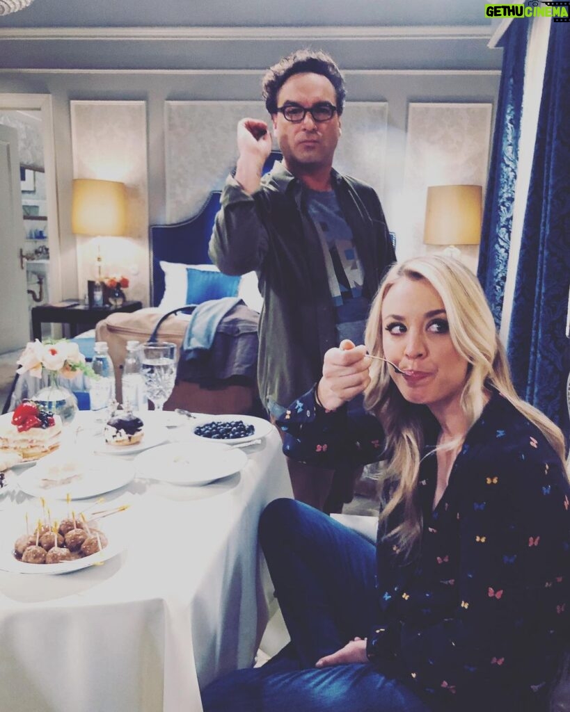 Johnny Galecki Instagram - Filming Leonard’s & Penny’s last scene. @kaleycuoco (Throwing grapes at photographers is a favorite pastime.)