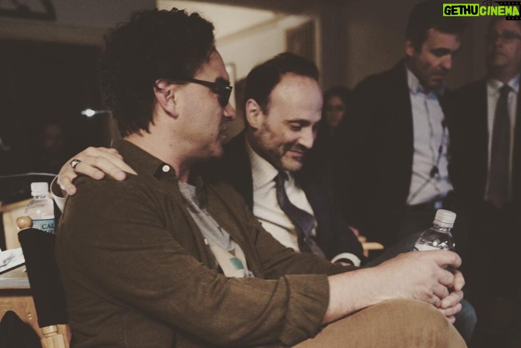 Johnny Galecki Instagram - Cast and crew of @bigbangtheory_cbs watching the last scene during the final taping. Pic #2 watching pre-taped scenes with executive producer and writer @stevemolaro It took over 150 people to build each episode but this man cannot possibly be credited enough. I love you, Lil’ Guy.