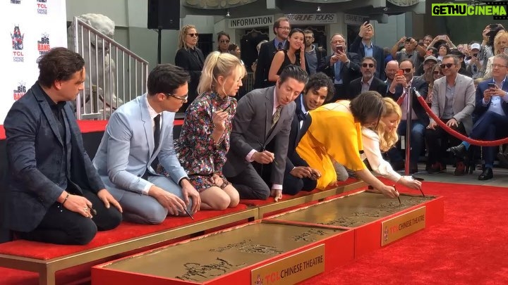 Johnny Galecki Instagram - Thank you, @chinesetheatres ❤️ A true honor.
