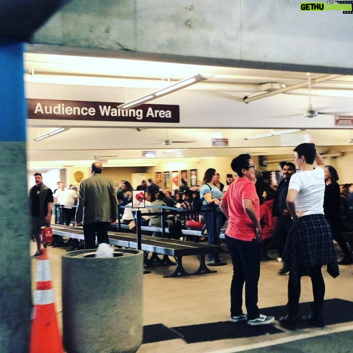 Johnny Galecki Instagram - Swung by the Waiting Area where @bigbangtheory_cbs fans have camped out in the hopes of stand-by seats for tonight’s final taping. Y’all are the greatest support any cast could hope for and we love you dearly. And if you don’t get in tonight, trust that you are in our hearts during this last performance. @kaleycuoco #simonhelberg @kunalkarmanayyar