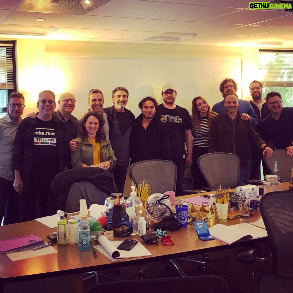 Johnny Galecki Instagram - The illustrious @bigbangtheory_cbs Writer’s Room, where (at least) 278 stories have been imagined and built by the incredible minds of (L-R) @goetech @billprady #andygordon #mariaferrari @mildmanneredsteveholland #chucklorre #adamfaberman @misstarahernandez @ericlinuskaplan @stevemolaro #jeremyhowe @anthonydelbroccolo ❤❤❤ (Note the empty white board behind us as there are no longer any future episodes to discuss. A first in 12 years.)