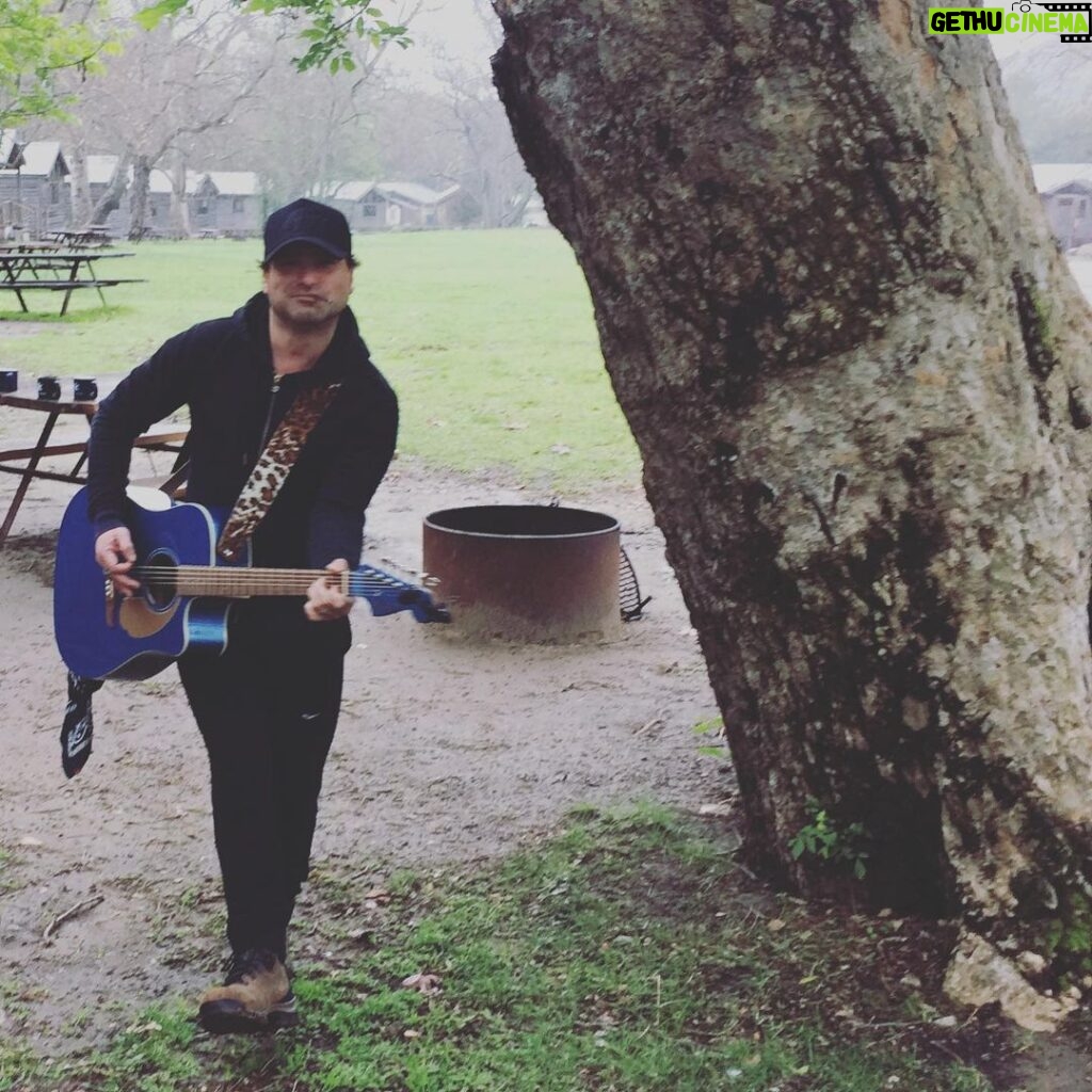 Johnny Galecki Instagram - Strumming in the rain and mud. #happyplace