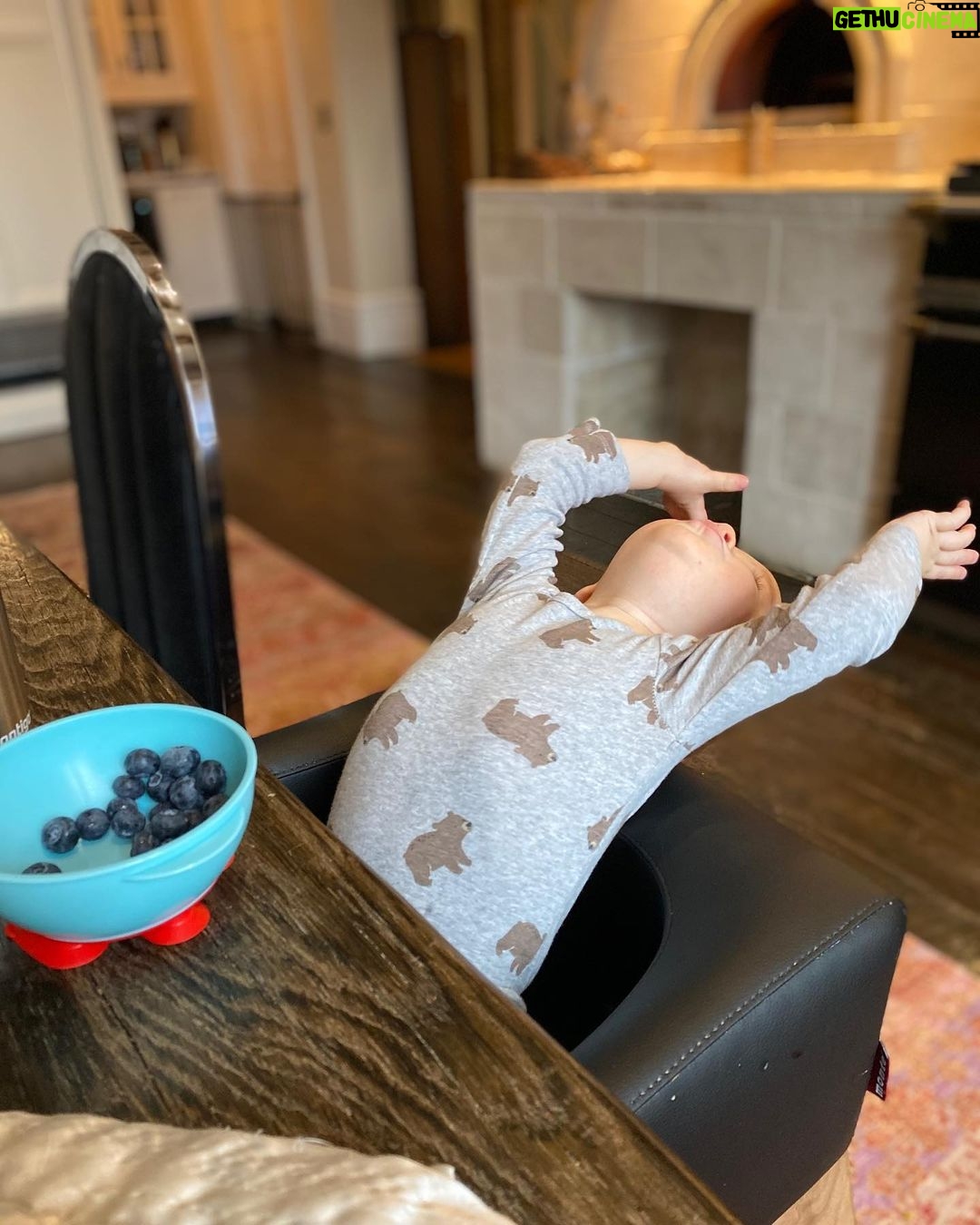 Johnny Galecki Instagram - Blueberries. Mind blown.