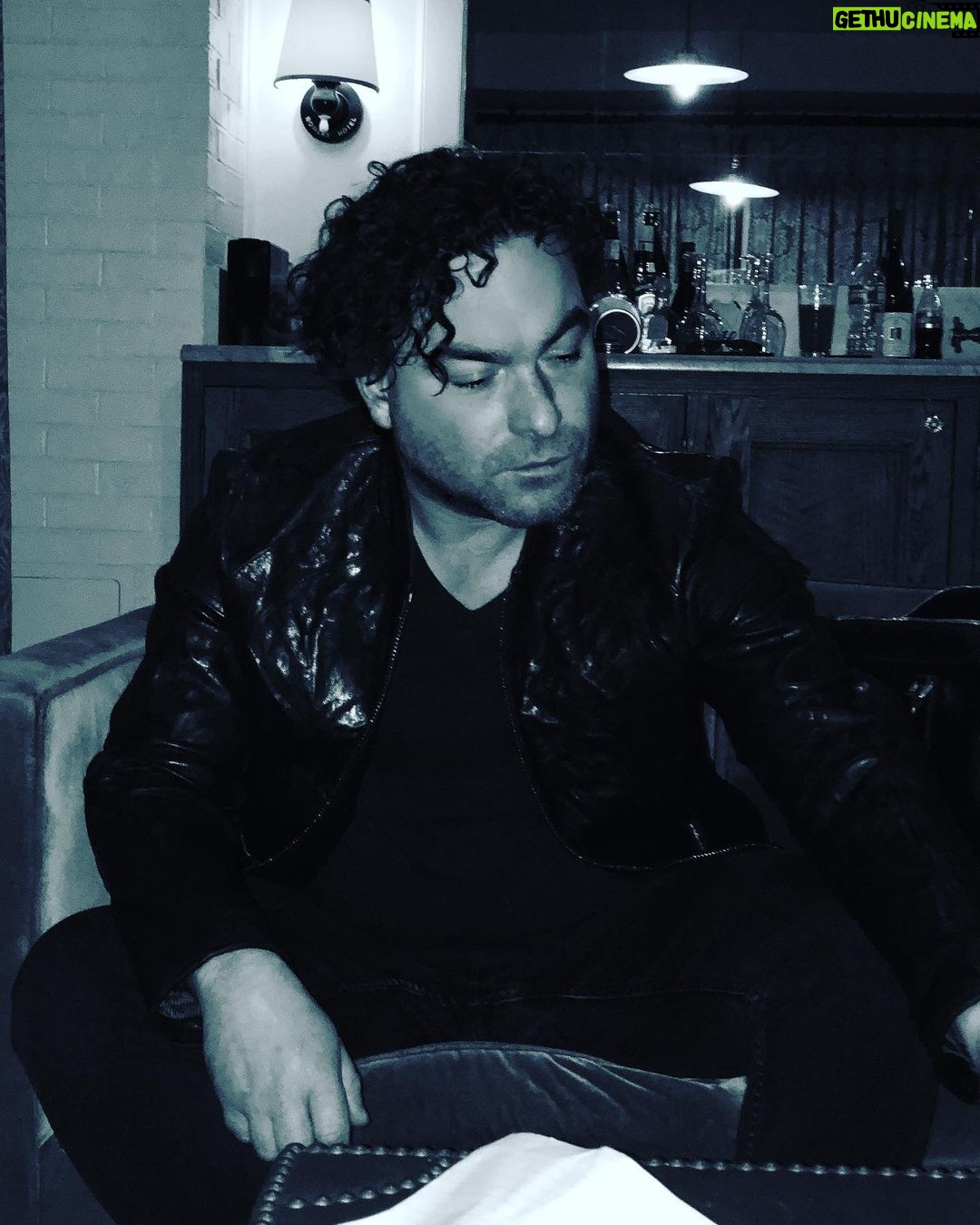 Johnny Galecki Instagram - NYC. Photo: @alainamariemeyer Forced to post by: @alainamariemeyer ❤️