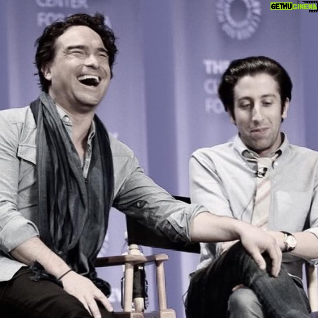 Johnny Galecki Instagram - Happy birthday, Dogbone. Love you, my friend. And promise never to touch your knee again. #simonhelberg