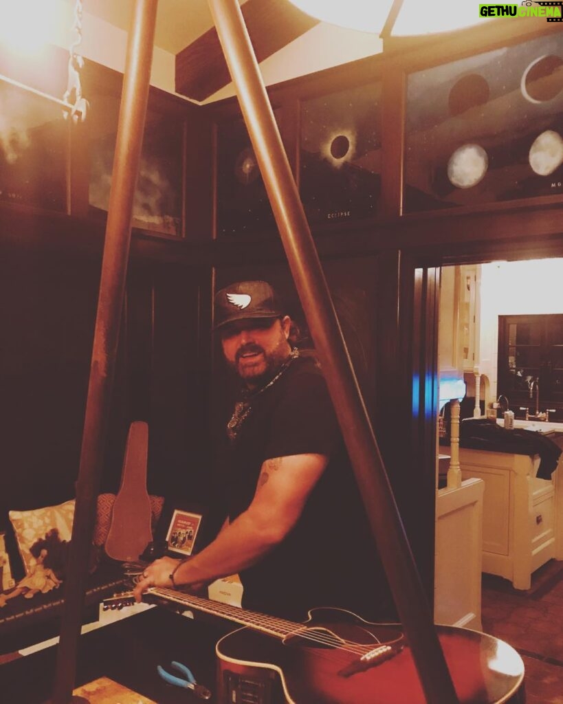 Johnny Galecki Instagram - The world’s most expensive guitar tech, @randyhouser Thanks, #unlikelypal !!!