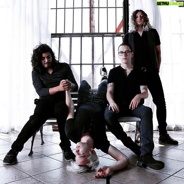 Johnny Galecki Instagram - NUMBER 1!!! A deep congrats to my brothers @badflowermusic whose song “Ghost” is now officially the #1 ROCK SONG IN THE COUNTRY!!! Well deserved! (Remember when I suggested it not go on the album? 🤷♀️). Much ❤️!