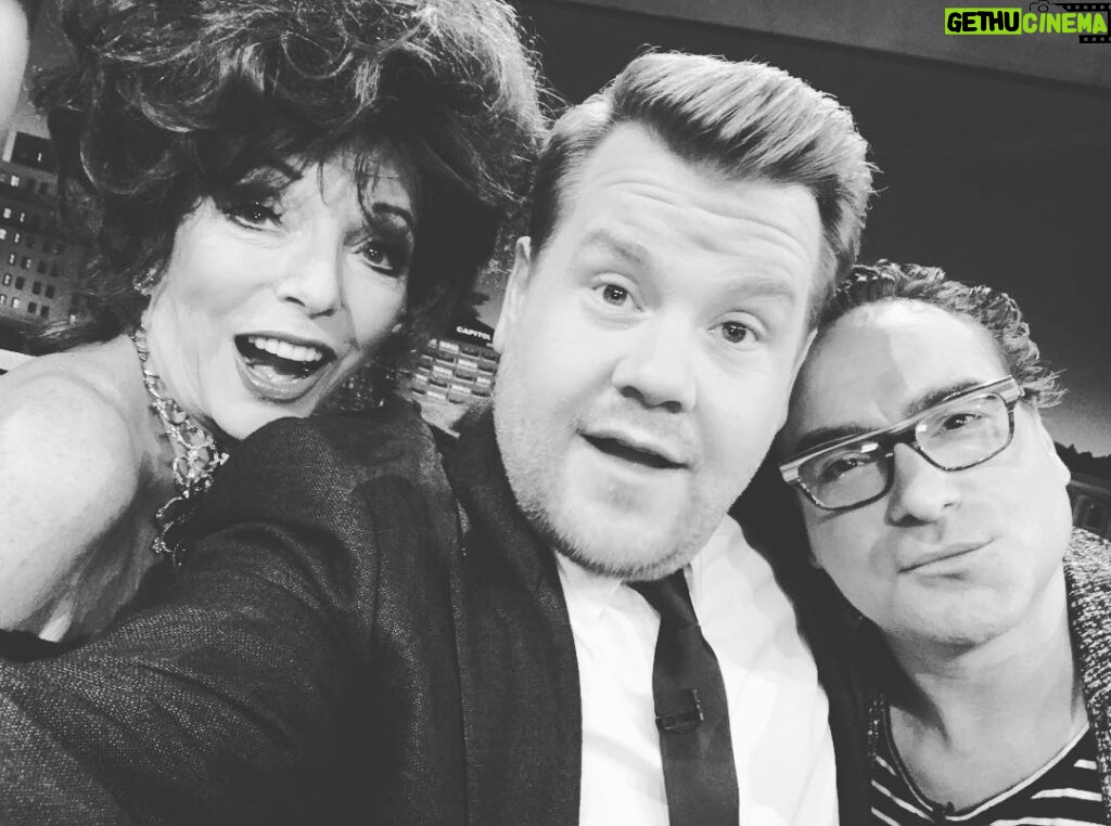 Johnny Galecki Instagram - Tune into @latelateshow tonight to see myself, #joancollins and @badflowermusic Thanks, James. Always a delight chatting with you.