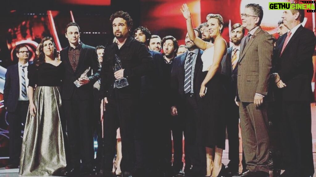 Johnny Galecki Instagram - Deep thanks to the fans and @peopleschoice for the @bigbangtheory_cbs nominations. Much ❤️