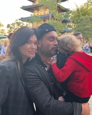 Johnny Galecki Instagram - #absolutehappiness Thank you to Mickey & gang for a magical post-holiday holiday. @disneyparks @waltdisneyworld #waltdisneyworld ❤️