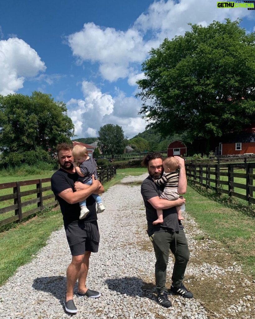 Johnny Galecki Instagram - @randyhouser #unlikelypals carrying #unlikelypalsnextgeneration A wonderful family day on the farm. XO. #proudpoppas 📸: @tatianahouser