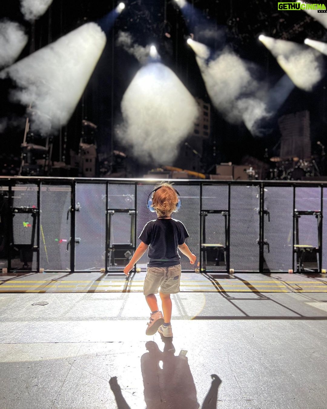 Johnny Galecki Instagram - When Orbison Galecki met @bridgestonearenaofficial Thank you to our brothers in @mychemicalromance for having him at your soundcheck yesterday and an extra heartfelt thank you to @gerardway for the shout-out to both Orbie and I during last night’s absolutely incredible show. Much ❤️, Gentlemen. Be safe out there.