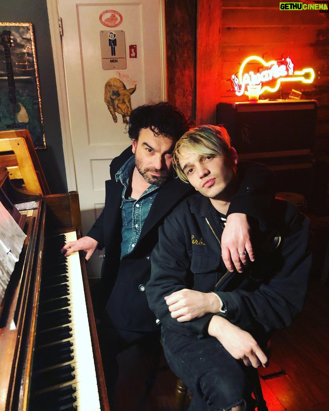 Johnny Galecki Instagram - A wicked and wonderful weekend with my dear brothers, @badflowerjosh & 📸: @badflowerjoey #lifewithpooks Thanks for coming down to the farm, Gents. XO.