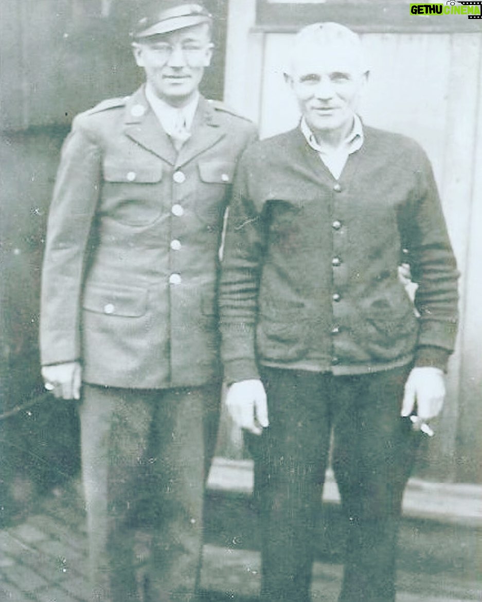 Johnny Galecki Instagram - Thank you this day and every day to those who have served. #veteransday2019