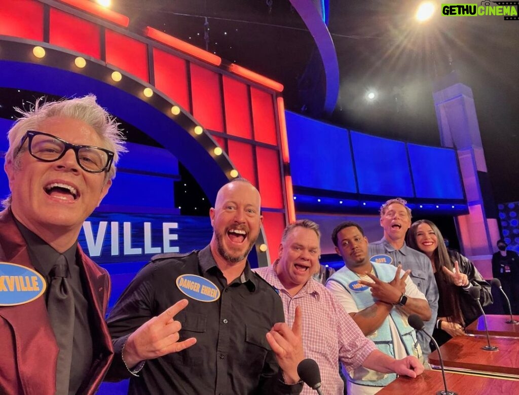 Johnny Knoxville Instagram - This Thursday September 22nd, watch Team Knoxville👍 battle Team Tremaine👎 for supremacy on Celebrity Family Feud. 🎊 I will go ahead and say there has never been a Celebrity Family Feud like this!!!🤪💥