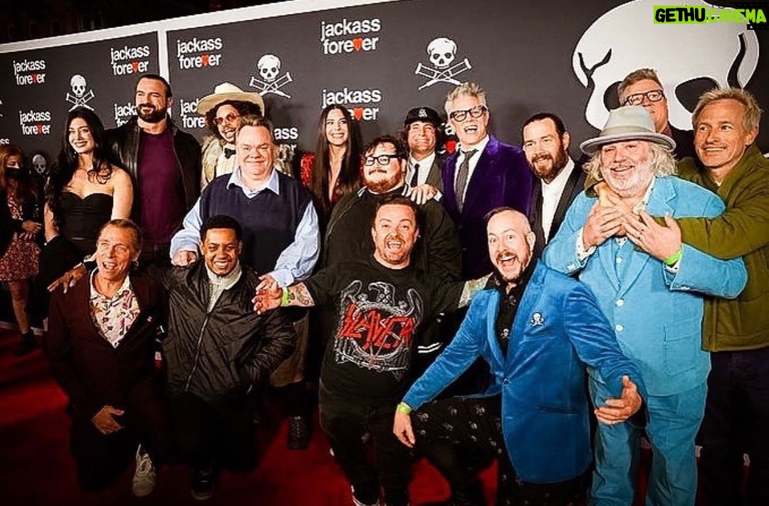 Johnny Knoxville Instagram - Me and my beautiful, crazy family last night at the Mann’s Chinese for the premiere of Jackass Forever. So proud of the amazing cast and crew and can’t wait for you to see the film which opens this Friday February 4th. This is a special one indeed.❤️❤️