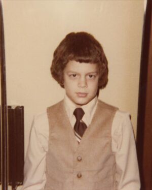 Johnny Knoxville Instagram - So my son and youngest daughter both sent me this video which was making the rounds on #TikTok. Don’t know who is responsible for it but bravo. The best part is they included some of my worst boyhood hairstyles but haven’t even seen this one! Swipe right to see what may be my worst childhood haircut. You’re welcome!
