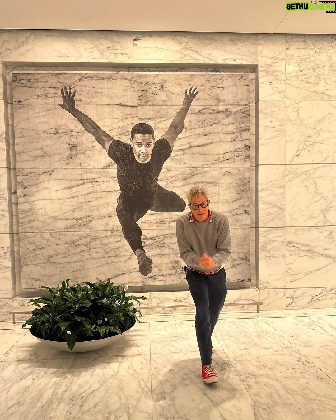 Johnny Knoxville Instagram - Ok Iām doing press for @prankpanelabc today and this photo was hanging in the the lobby where I talked with @theavc and @gizmodo. Well I really wanted to recreate the photo exactly but while I was doing it a security guard ran us off. So this is as close as I got. But with a little more time I could have nailed it! Oh yeah The Prank Panel premieres this Sunday on #abc at 8pm eastern. š