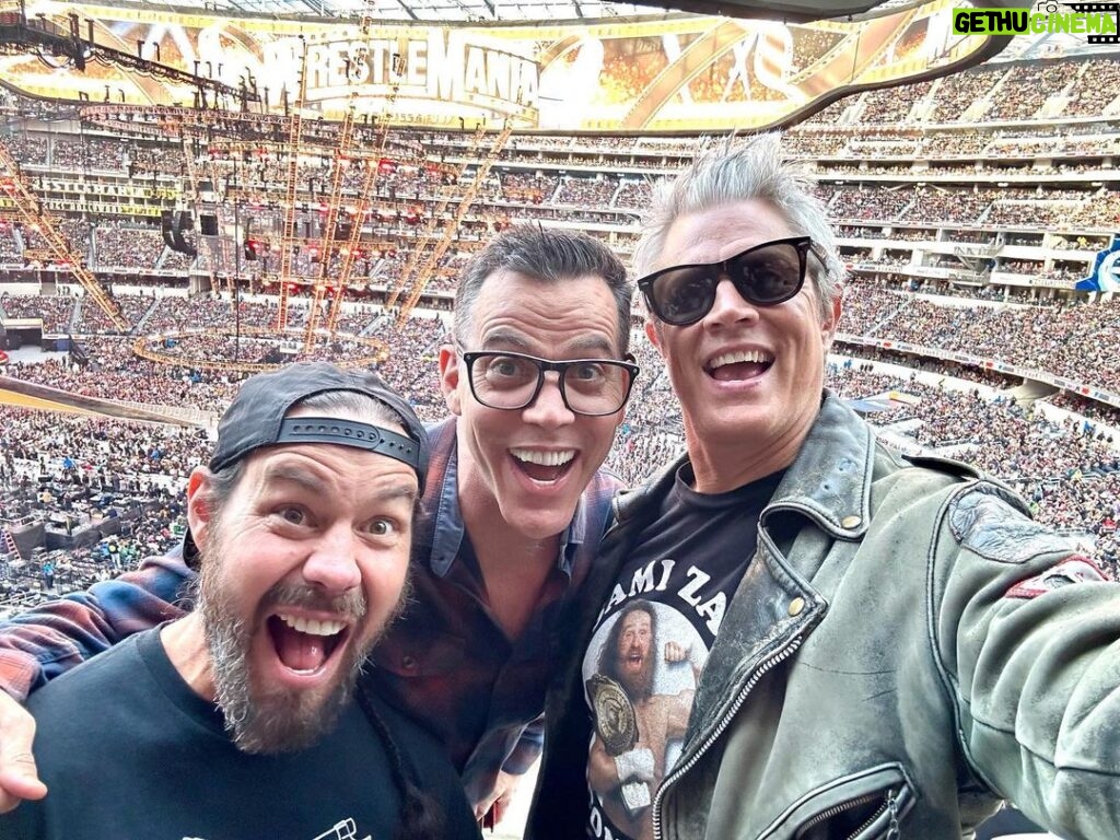 Johnny Knoxville Instagram - Me and the fellas at #wrestlemania about to watch @samizayn go down like a thirty nine cent pair of socks. #suckitsami