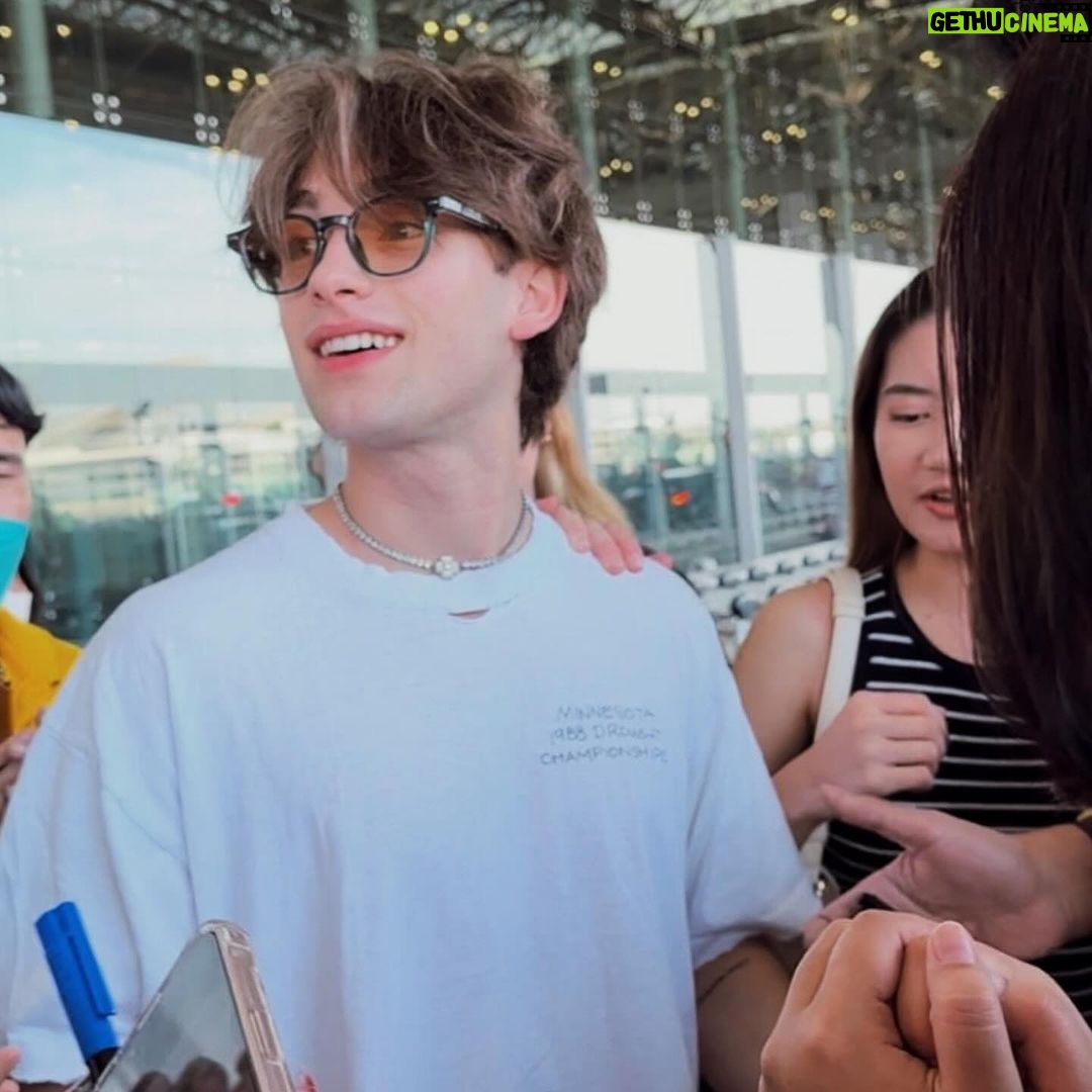 Johnny Orlando Instagram - Bangkok, KL, Singapore thank you <3 EUROPE TICKETS ON SALE NOW🦋 link in bio Bangkok, Thailand
