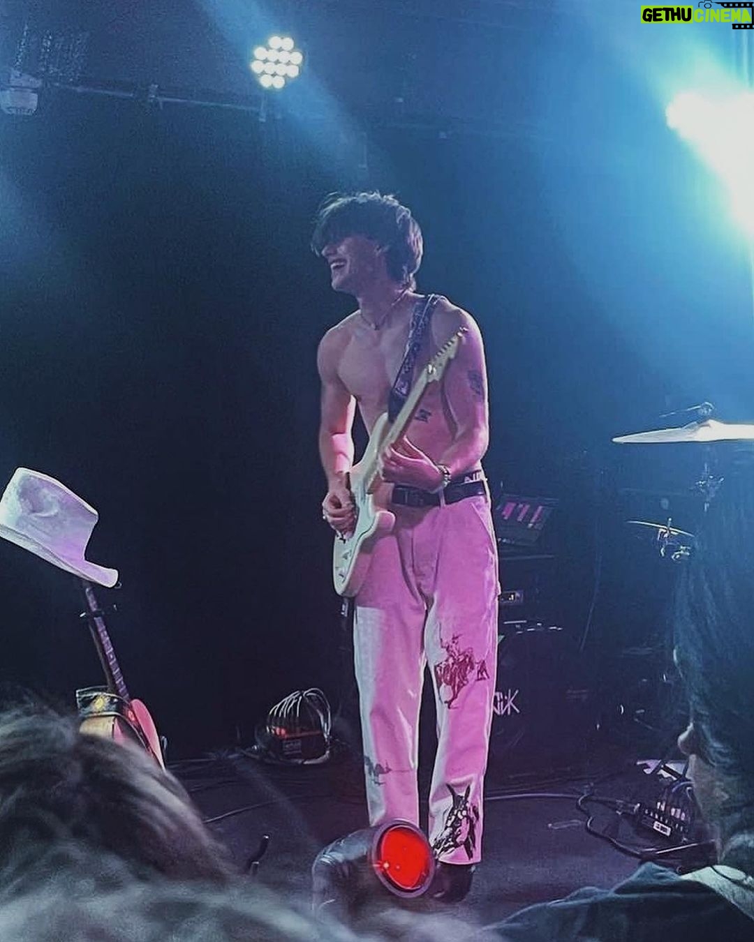 Johnny Orlando Instagram - Phoenix, Houston, Austin <3 thank you for 3 amazing shows🦋mtl next !!! Austin, Texas