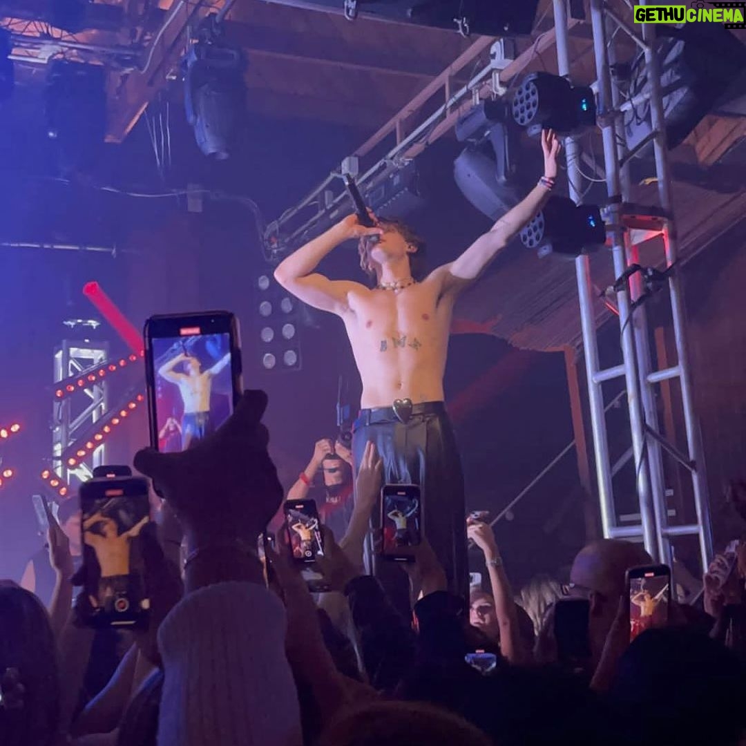 Johnny Orlando Instagram - LA I’ll be thinking about this show for a long long time <3 thank u for an amazing night 🦋 The Troubador