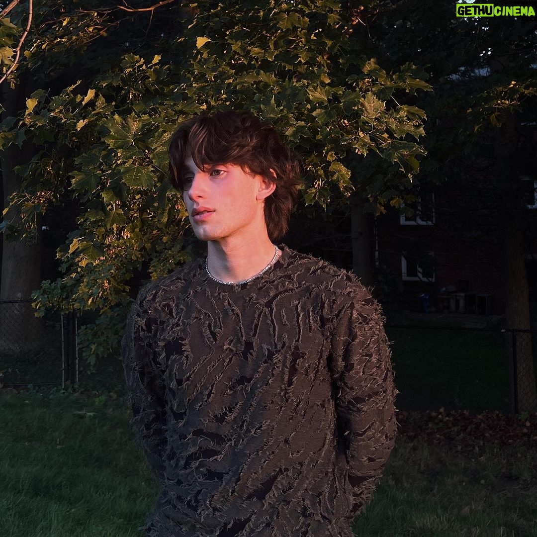 Johnny Orlando Instagram - I’m dreaming of july again