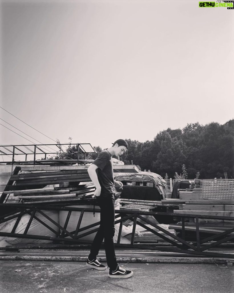 Johnny Suh Instagram - 🙌