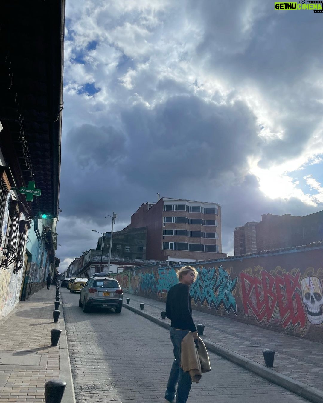 Johnny Suh Instagram - muchas gracias bogotá 💚