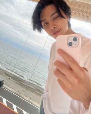 Johnny Suh Instagram - 🏄‍♀️