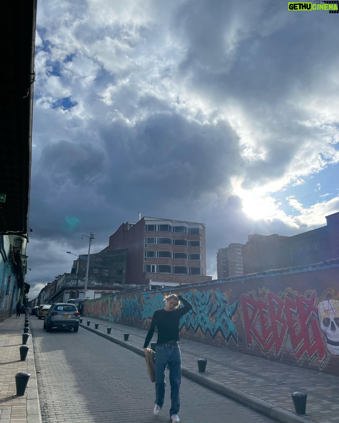 Johnny Suh Instagram - muchas gracias bogotá 💚