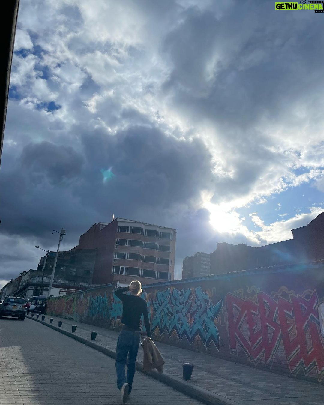Johnny Suh Instagram - muchas gracias bogotá 💚