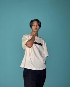 Johnny Suh Instagram - 🟦