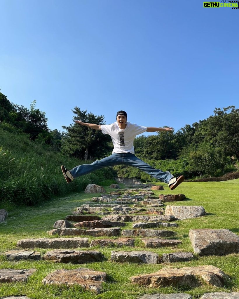 Johnny Suh Instagram - ready…get set….jump