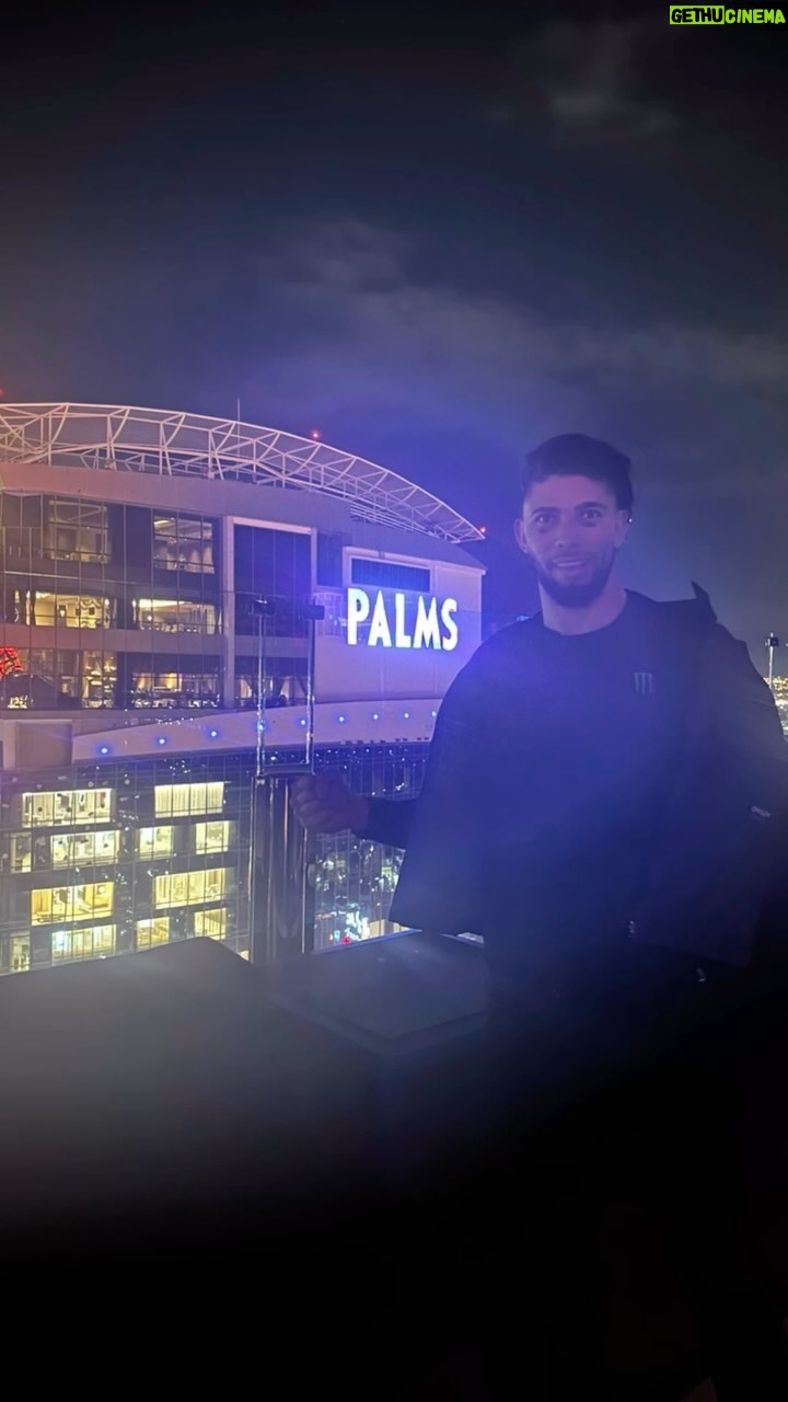 Johnny Walker Instagram - Nice views, nice room, nice e location, thanks for the @palms looking after me : Las Vegas baby 😎