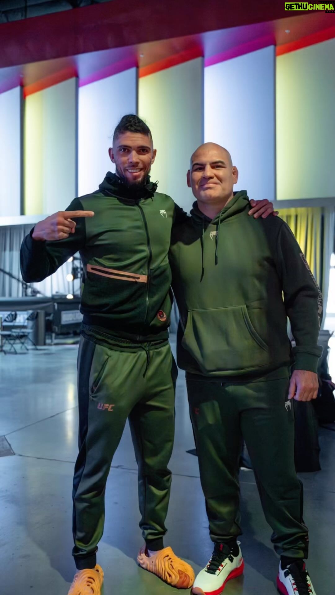 Johnny Walker Instagram - Free @officialcainvelasquez 🙏🏼#free #freedom #family y Las Vegas, Nevada